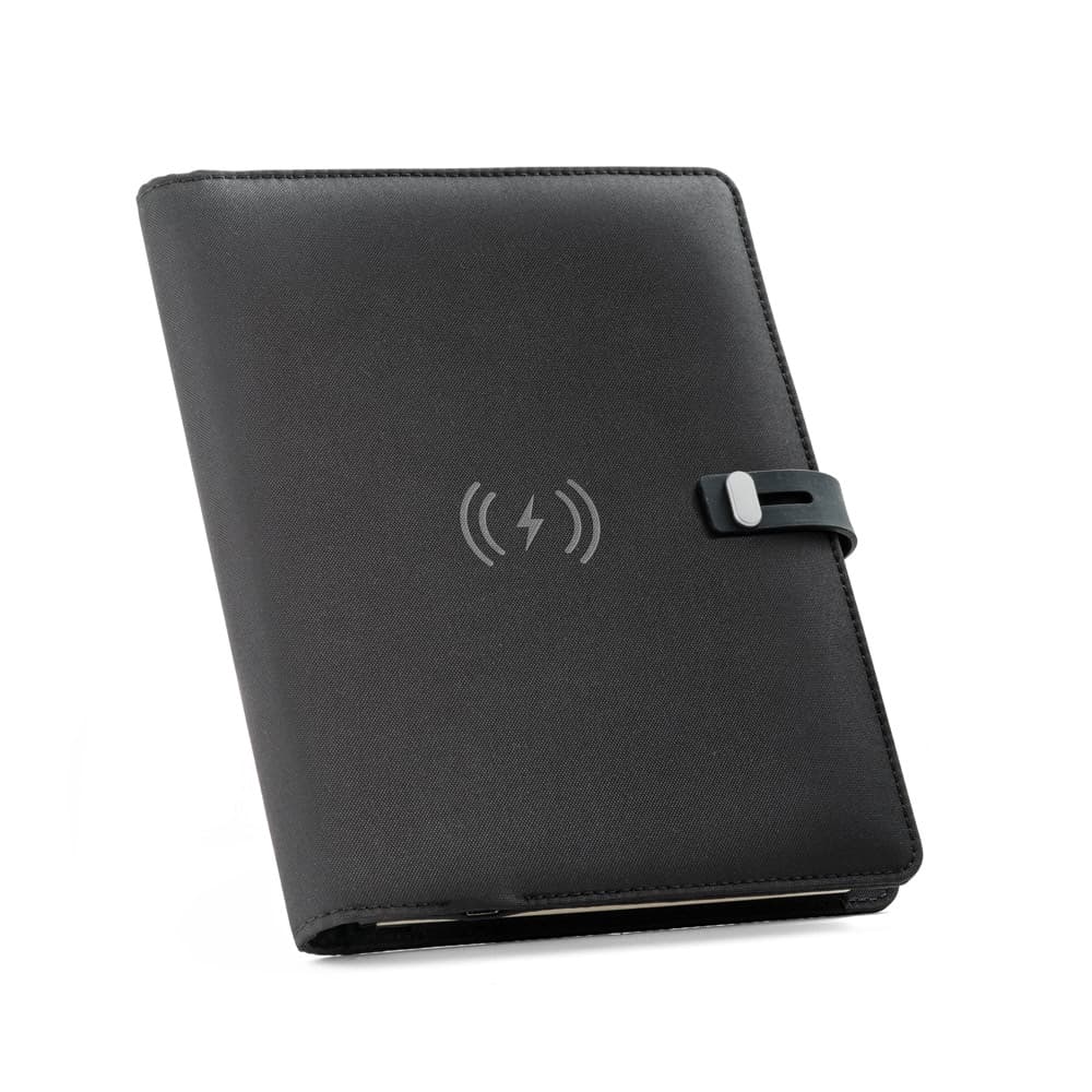 ELEVATE A5 FOLDER. Pasta A5 em poliéster 100% reciclado 300D com carregador wireless embutido 5'000 mAh e bloco com 1280 páginas pautadas Code.: 53581